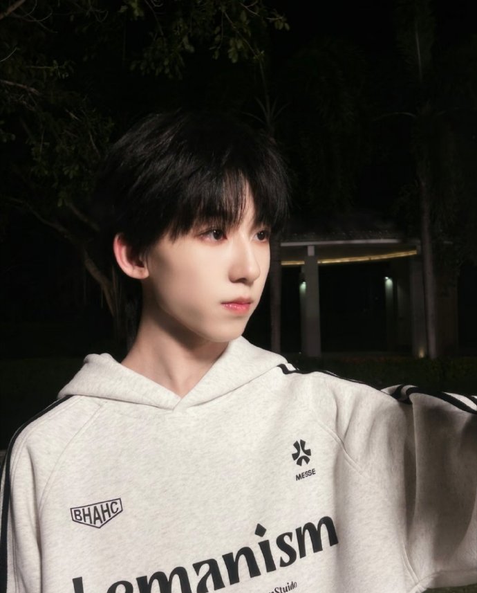 杨博文这个15岁的TF四代练习生，是真的又拼又优秀。5岁开始学舞，12岁就当上了