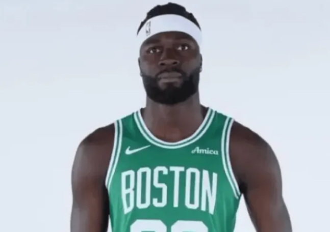 NBA常规赛，凯尔特人对阵魔术的比赛已经结束。
凯尔特人官方：内米亚斯-克塔由于