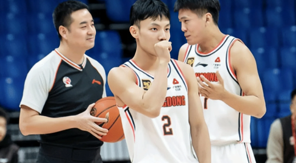 CBA季后赛首轮对决出炉！分别是：
新疆vs同曦
山东vs北控
广东vs上海
青