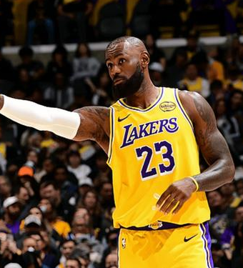 詹姆斯保持得分上双纪录！湖人惨败太阳。NBA常规赛，湖人主场迎战太阳，这场比赛布