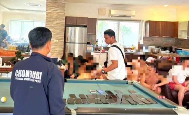 泰国抓了26名中国人，1女25男。

泰国警方9日证实称逮捕了26名中国公民，并