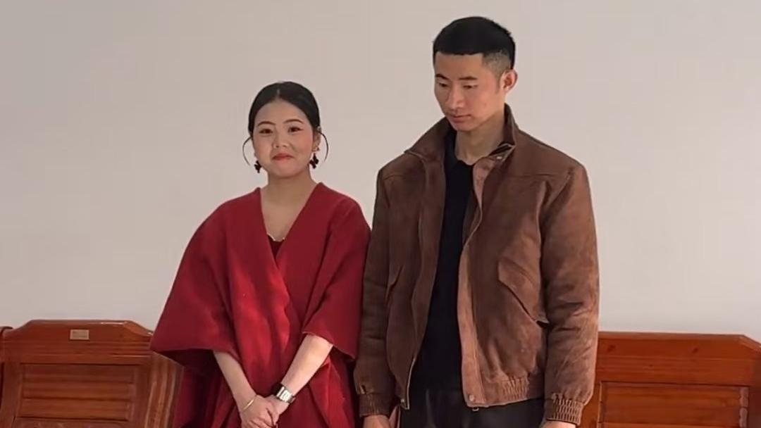 婚礼上新娘天庭饱满意外走红，明艳动人成焦点，网友：美到心坎了