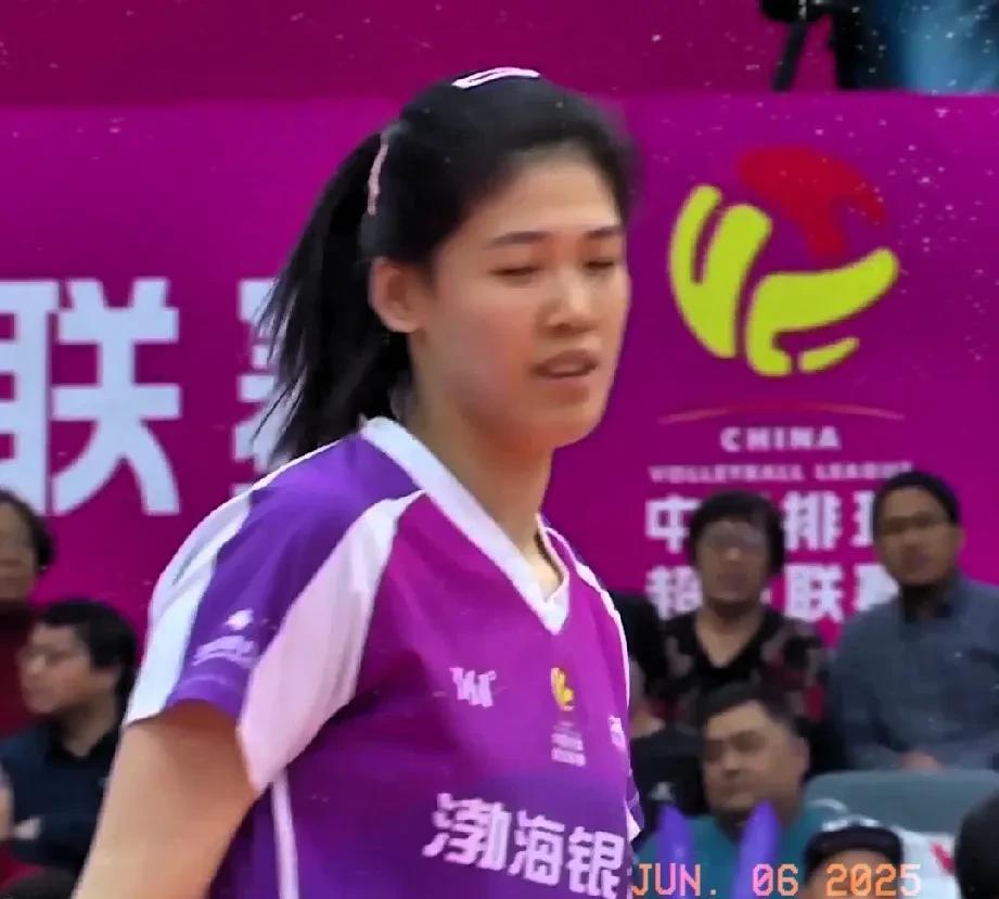 没有队魂！首场比赛面对比利时女排中国女排打的得心应手，第二轮碰到实力略强的波兰女