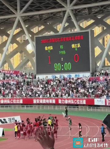 苏超徐州1-0击败镇江，这场补时绝杀堪称草根足球的经典瞬间！其精彩在于：  
1