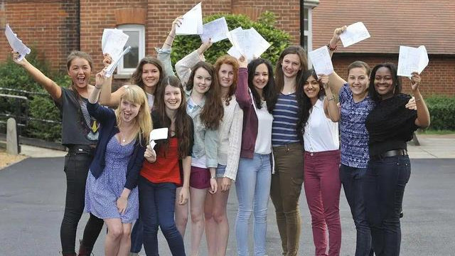 特朗普下令禁哈佛招国际生，还把中国拉下水，他是要把美国玩死吗