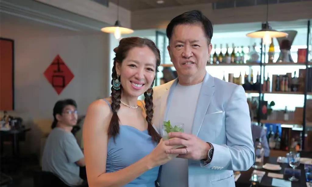 高级的茶艺总是飘香无形。刘伊心说和她老公交往时不知道他那么老，比她大24岁……