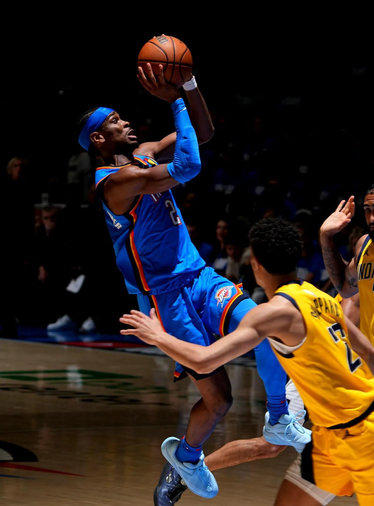 NBA那些因一件事被球迷黑至少几年的球星！但实力都很强！
1.詹姆斯
2.亚历山