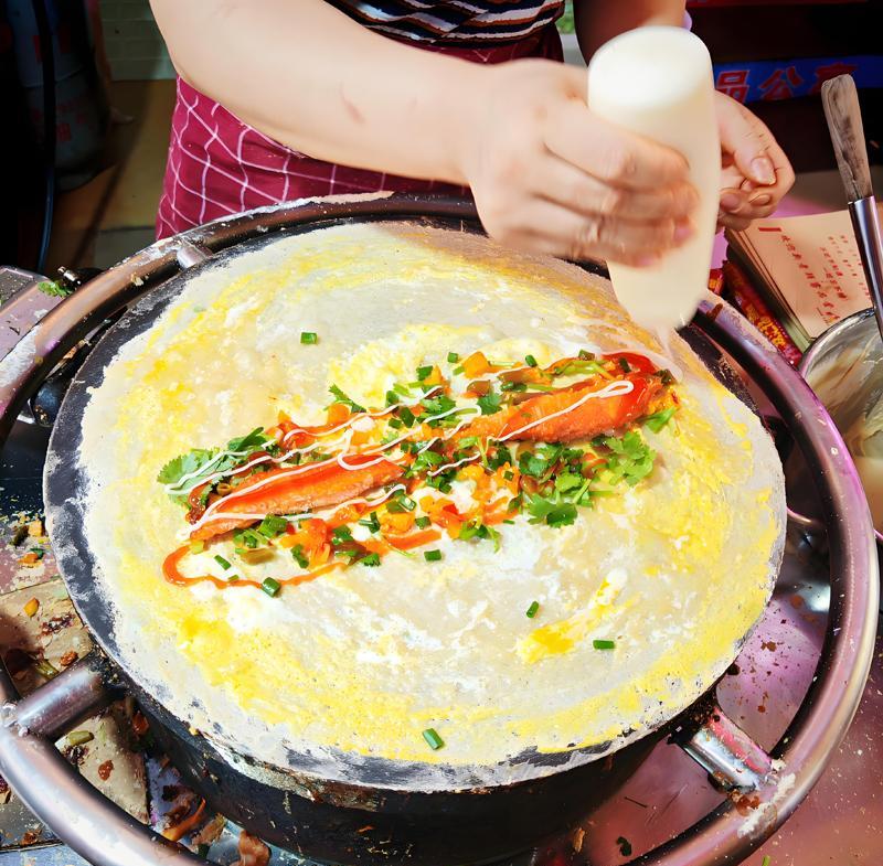 都说山东人爱吃煎饼卷大葱，可是我这个山东人，却从来没见过有人这么吃。
我老家是山