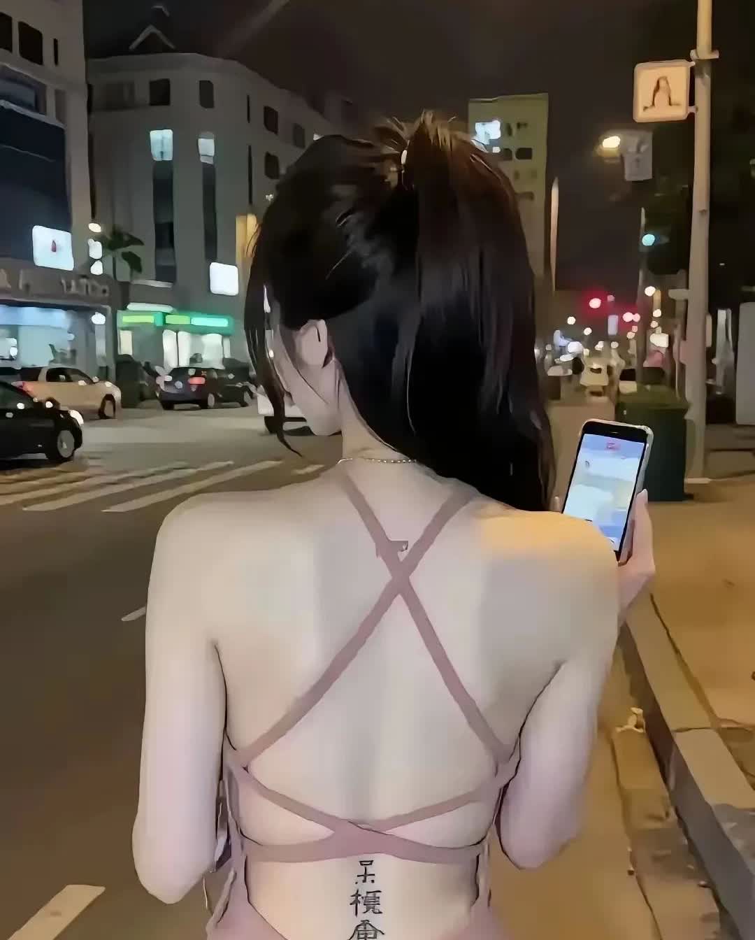 厉害👍
和曾毅的手表如出一辙
真是有人敢造就有人敢穿啊
真是个自由的社会