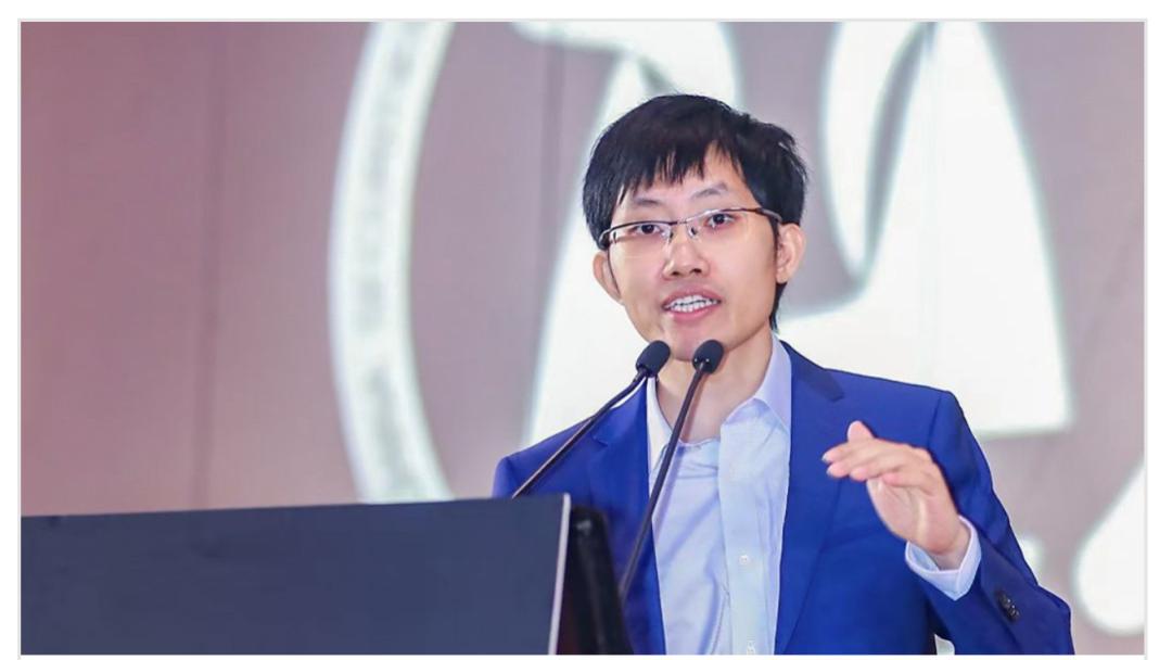 快讯｜DeepSeek创始人荣登《自然》十大人物，中国AI模式受世界瞩目；特斯拉机器人演示“穿帮”引