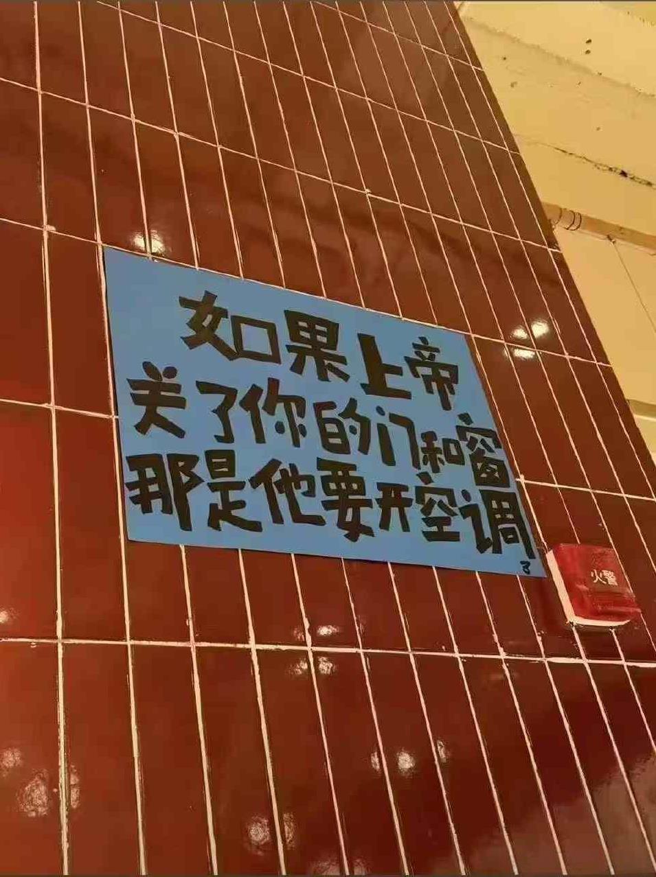 今天北京特别冷，有人说一雨入冬
说实话，有点像南方那种冷雨的感觉，很多出租车都开