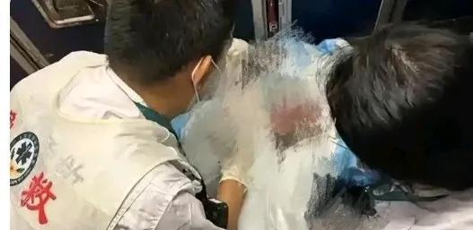 16岁女孩飞机上分娩后续，女孩家属发声:
1、孩子生下来只有2斤多，
2、孩子生