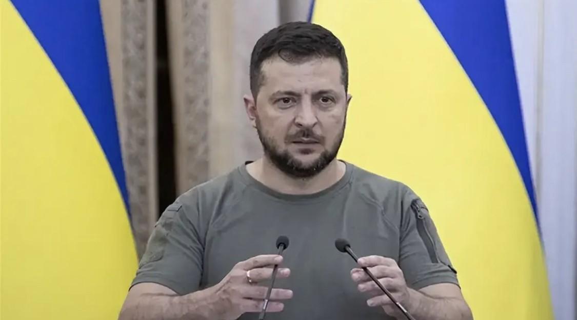 又双叒叕反对了！
乌克兰总统泽连斯基为了限制反腐败局的权利，出台了新政策。没想到