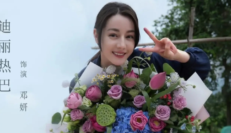 不知不觉，33岁的迪丽热巴也开始转型了！

她不再出演少女和傻白甜，摇身一变成为