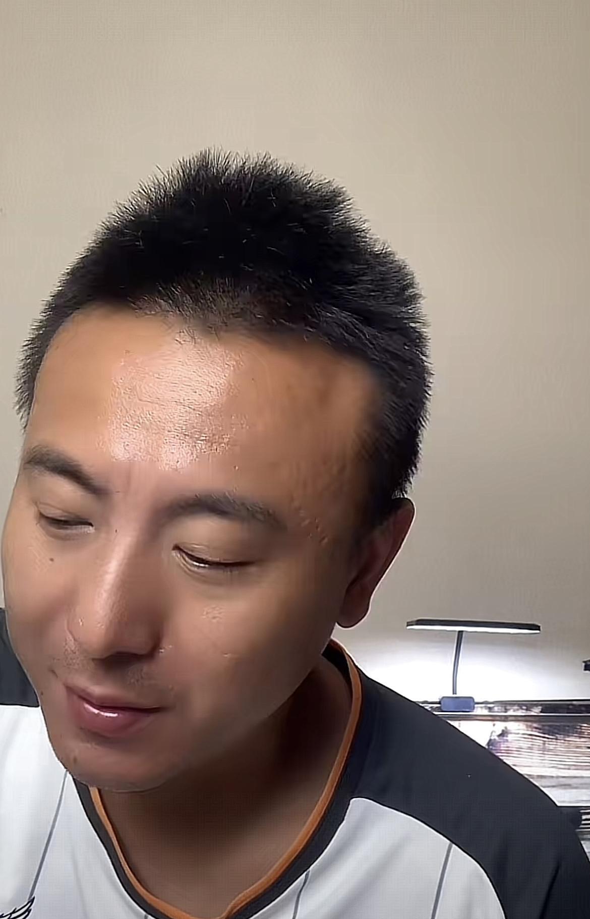 “作为一个公众人物，和xx较劲本身就是一种错！”
前国脚毛剑卿在直播间谈韦世豪和