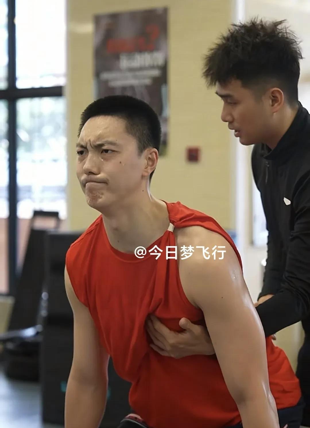 广东队官发训练视频：没有退路，明日见真章！
今天晚上，广东宏远篮球俱乐部官方发布