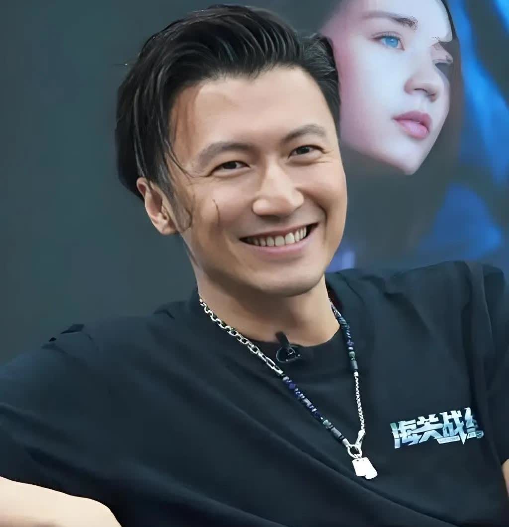 关于谢霆锋：

有一件事我不敢说，说了怕王菲生气

那就是44岁的谢霆锋