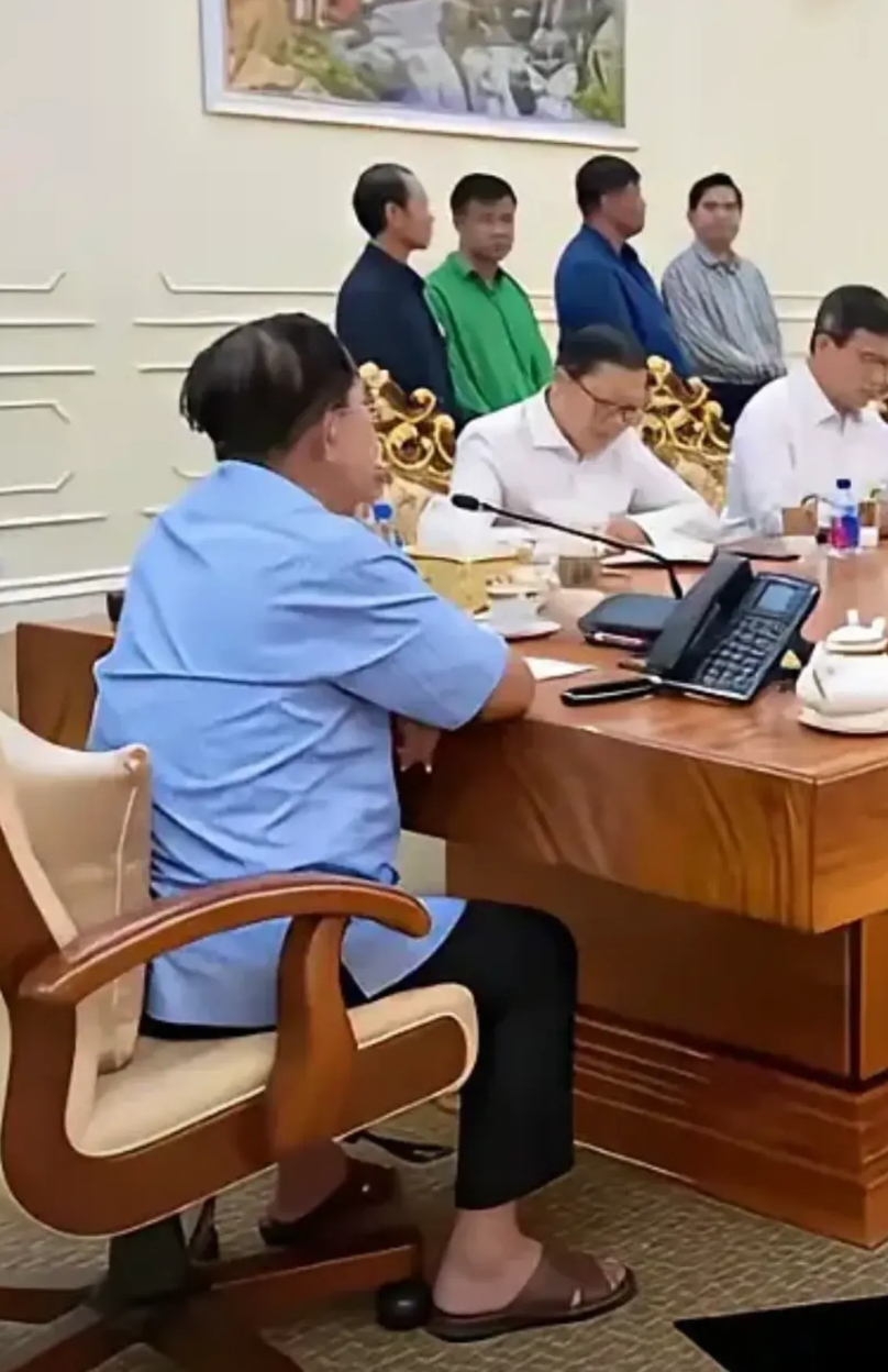 泰柬冲突，洪森召开有关部门会议，研究对策。
这里，我不想说柬方虽处劣势，但洪森依