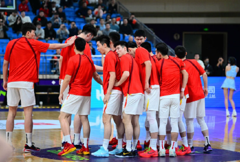 北京时间7月24日晚，中国男篮将在杭州和委内瑞拉男篮进行热身赛，赛前，中国男篮公