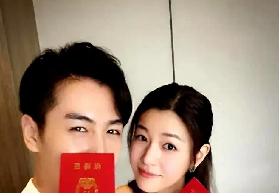 陈晓陈妍希离婚内幕曝光！一顿饭毁掉婚姻？陈妍希晒聚餐照，绯闻男友在场，陈晓直接炸
