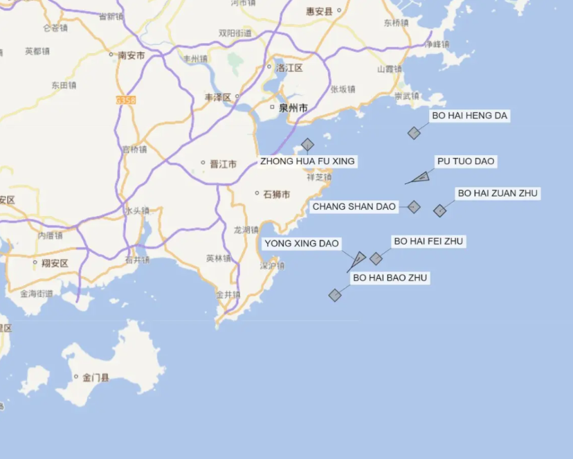 总吨位22万吨，一次可以投送3个整建重型合成旅，8艘滚装船突然抵达台岛对岸。
