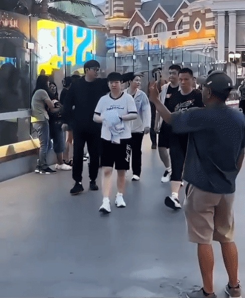 莎莎和队友们美国逛街，当回普通人打卡美景！