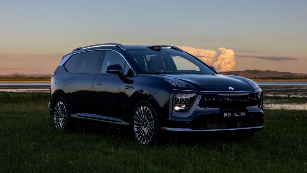 广汽真狠！昊铂HL增程版卖26.98万，车长超5米配空悬，还送免费电