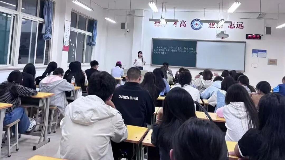 赋能提升小课堂 | 学院药学系杏林苑“一站式”学生社区第六期开课啦！