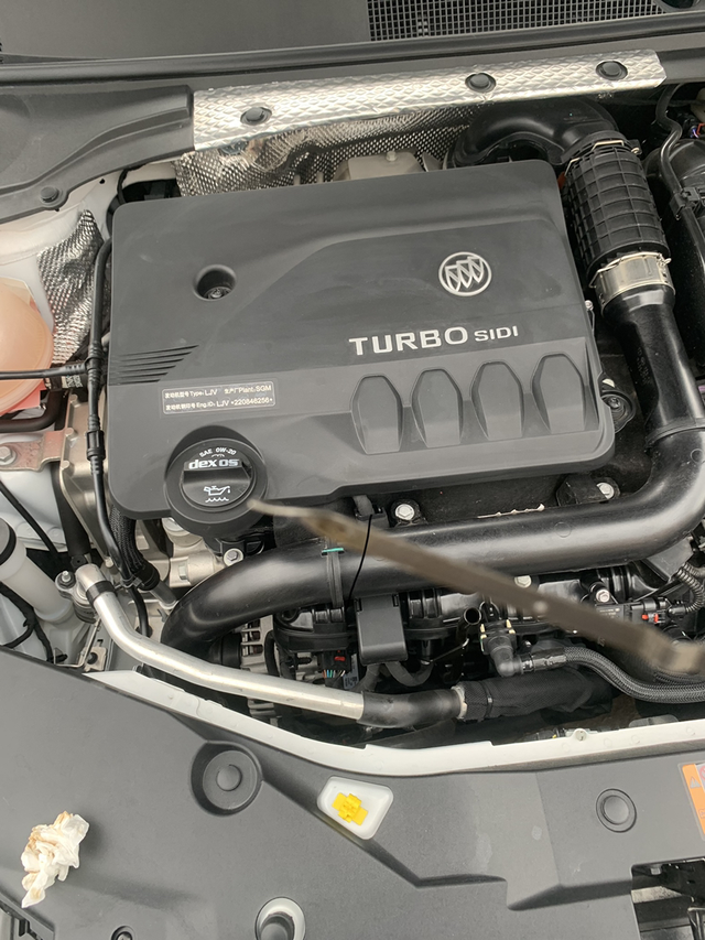 威朗烧机油
5千公里不到机油见底，上次保养机油上线点位置，