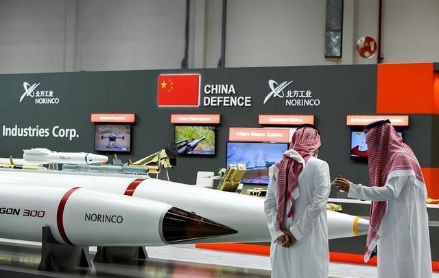 为什么沙特富得流油，却从没有国家去打沙特的主意呢？
原因很简单，因为沙特太有钱了