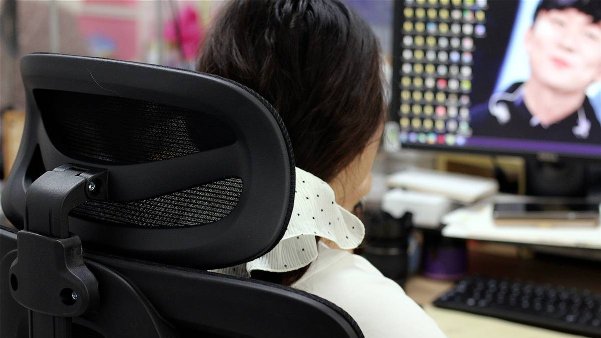 偷偷升级公司椅，同事直呼羡慕！头颈腰背贴合支撑！