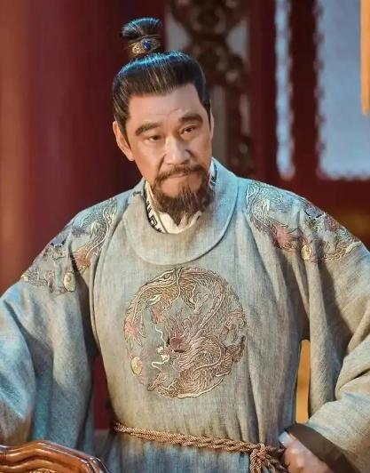1423年，永乐帝弥留之际，三子赵王朱高燧暗施毒计。



深夜，紫禁城内寒风凛
