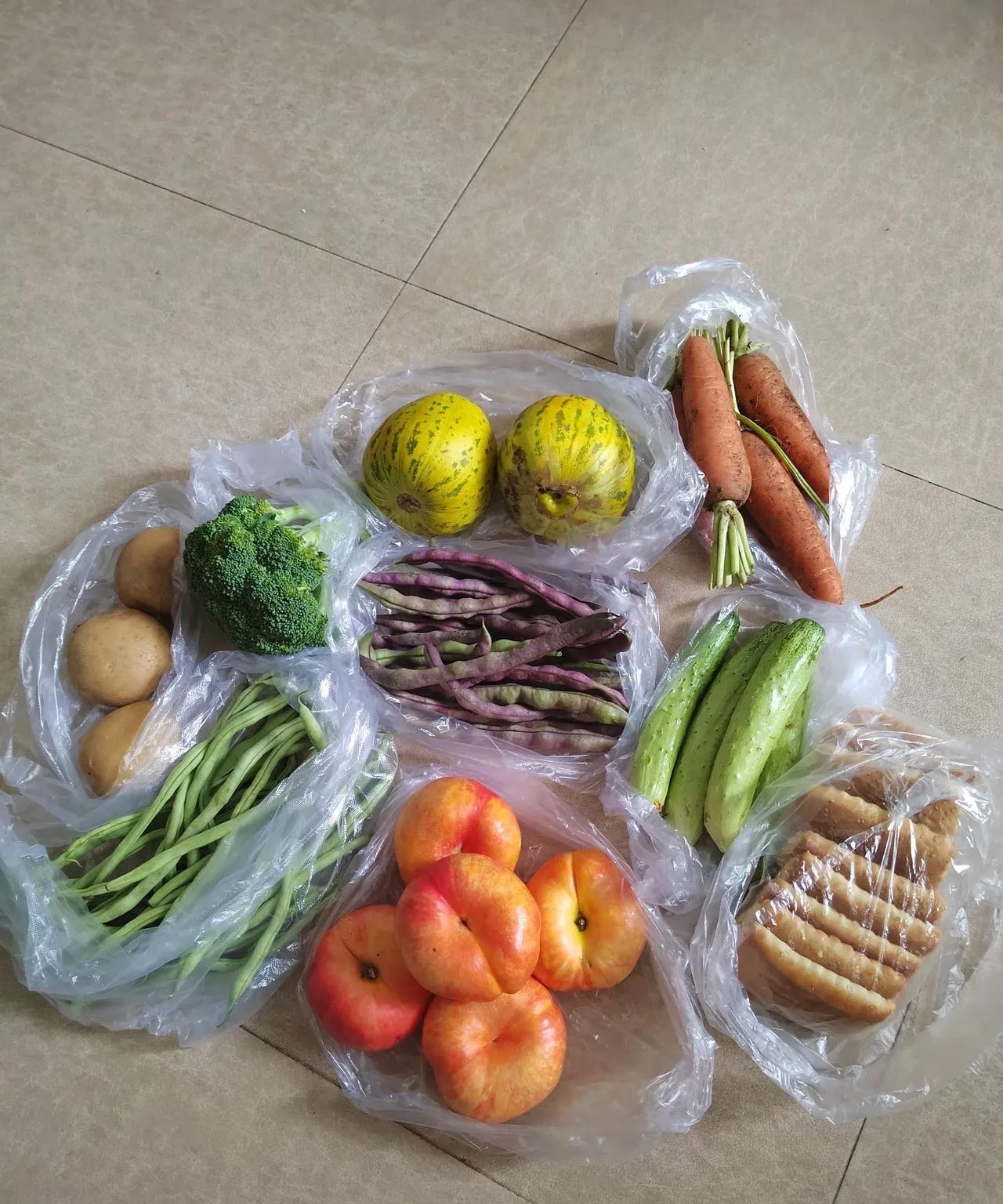 民以食为天，粗茶淡饭胜海鲜！
早起上了趟菜市场，不花不花，一撒手，48块大洋，没