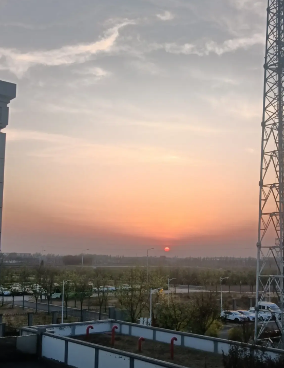 以色列在中东威风八面，什么五常，什么埃及，什么巴赛武装，都敢于开枪怒射。

以色