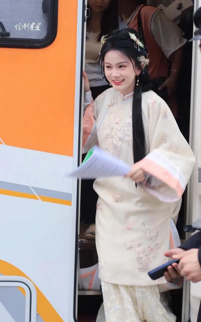 提到马秋元，本以为会在小众文艺活动里看到他。谁能想到，这次他亮相微短剧品质盛典红