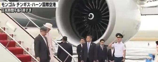 “关闭领空！让日本天皇待在蒙古国！”2025 年 7 月 6 日，德仁天皇的专机