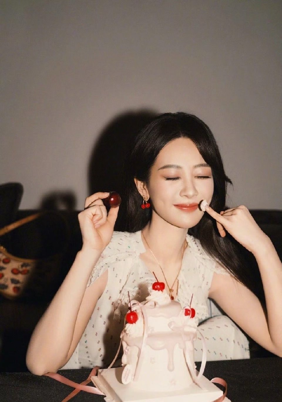 杨紫的两次樱桃look 都挺好看
