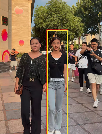 这是于正想要签约的七七？
看没有滤镜的照片
感觉颜值没有那么惊艳
当然肯定比我们