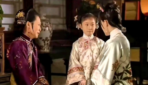 《甄嬛传》里最讨厌的两个角色：

一，小玉娆 二，大玉娆

大的那个玉娆真是让人