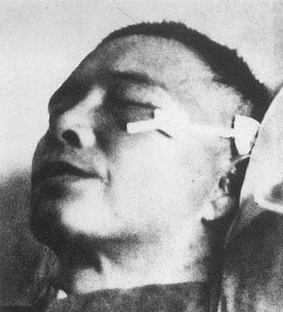 1946年2月3日凌晨三点，清凉山火葬场的工作人员被叫醒，然后被通知马上烧掉一具
