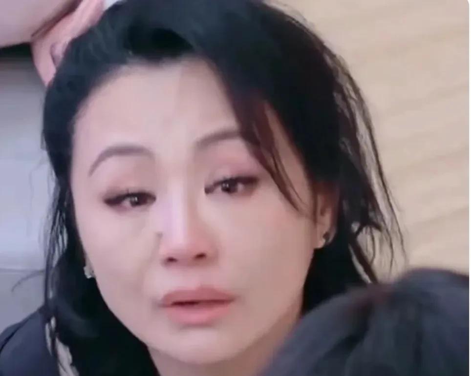 曹颖自爆胃癌！一听到这消息心里咯噔一下，这不会是真的吧？那个笑容甜美、多才多艺的