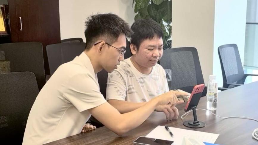 识别率超75% AI助听障人士连接外界