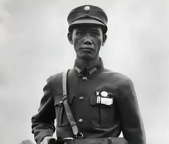 1932年1月，一个日本和尚在上海被杀了，日本领事以此为借口，要求在上海的中国军