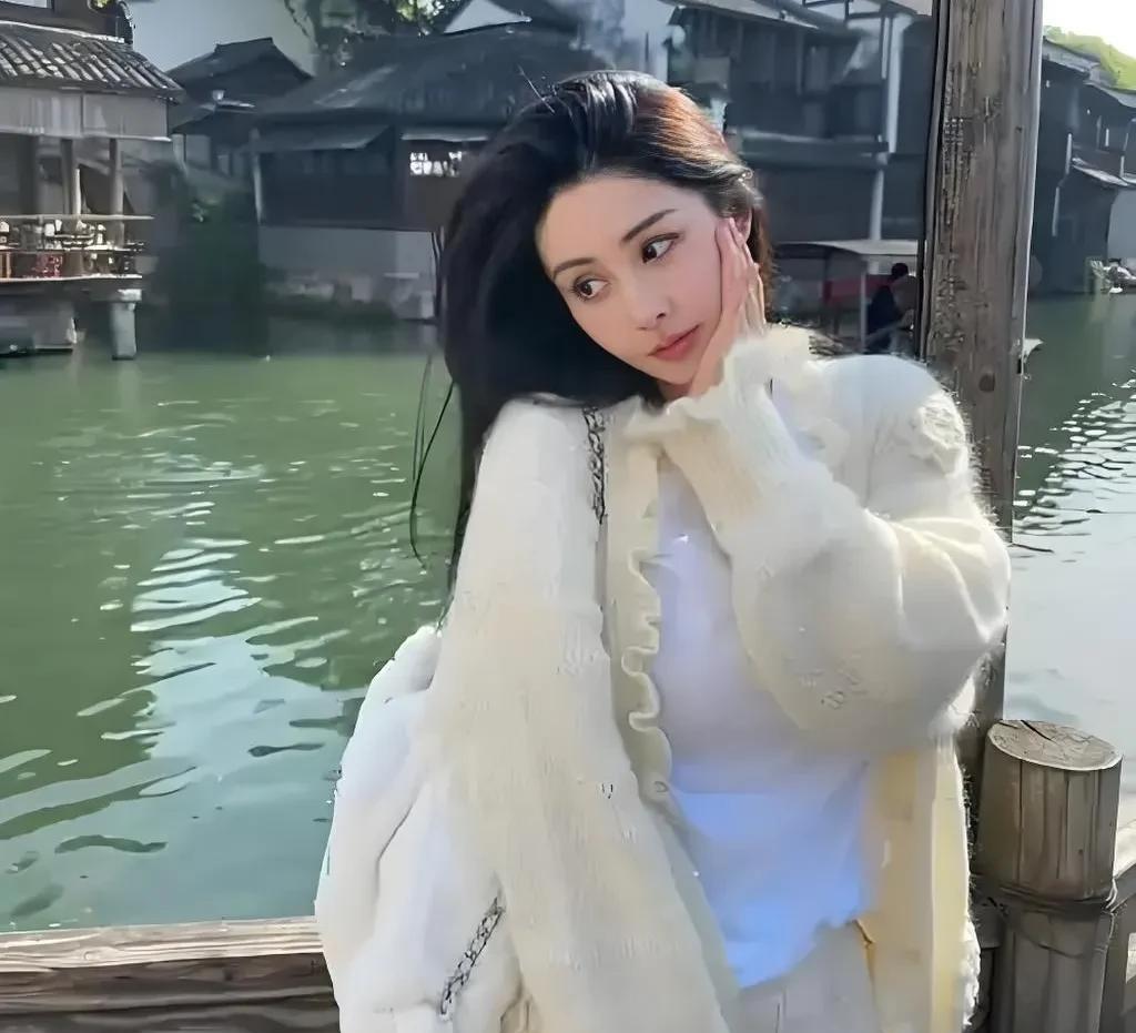 韦雪拍短剧是认真的，为了拍好短剧，熬夜通宵看短剧。
自从有网友提议韦雪拍短剧之后