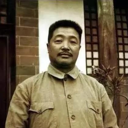 1936年7月，红二方面军进入松潘草地，没有吃的，贺龙突然提出钓鱼吃，众人差点惊