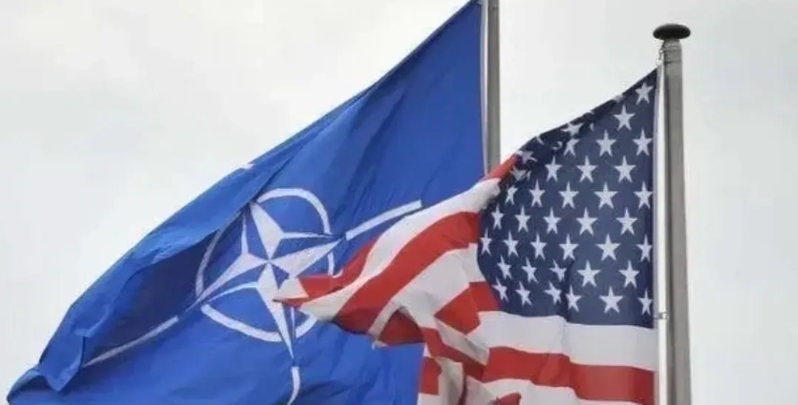 北约慌了，美国声称要退出北约，逃避美国对北约的承诺，现在知道美国靠不住了，最可恨