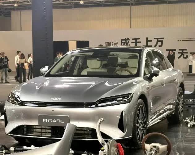 奇瑞这波操作属实够实在！直接把新车零部件全摊开给媒体看，这不就是在说“咱不怕你挑