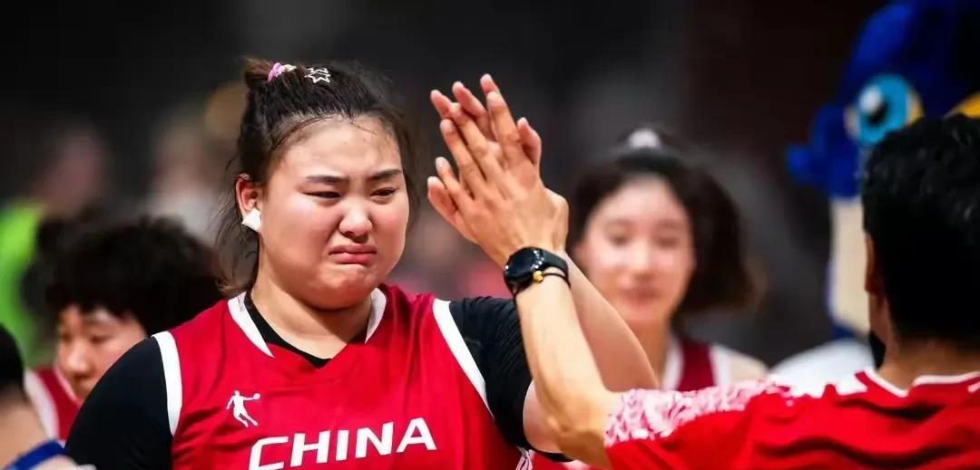 68分钟2成命中率，还能打首发？
女篮季军到手，球迷却越想越堵。
亚洲杯后卫线像