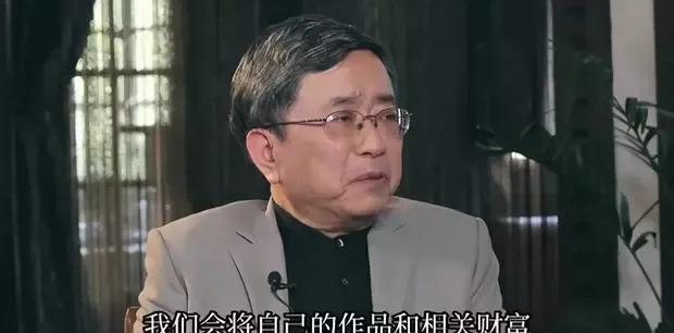 因《文化苦旅》成名，笔下千年山河与文脉交汇。
因余秋雨与马兰的婚外情于1992年