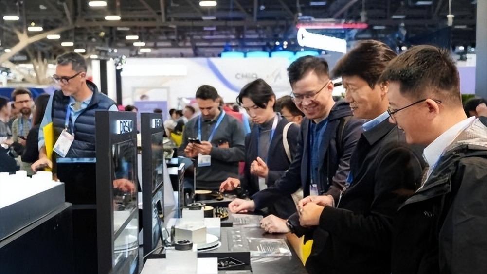 指尖闪耀全球！追觅AI智能戒指首战CES即获顶级大奖，并获NBA传奇青睐